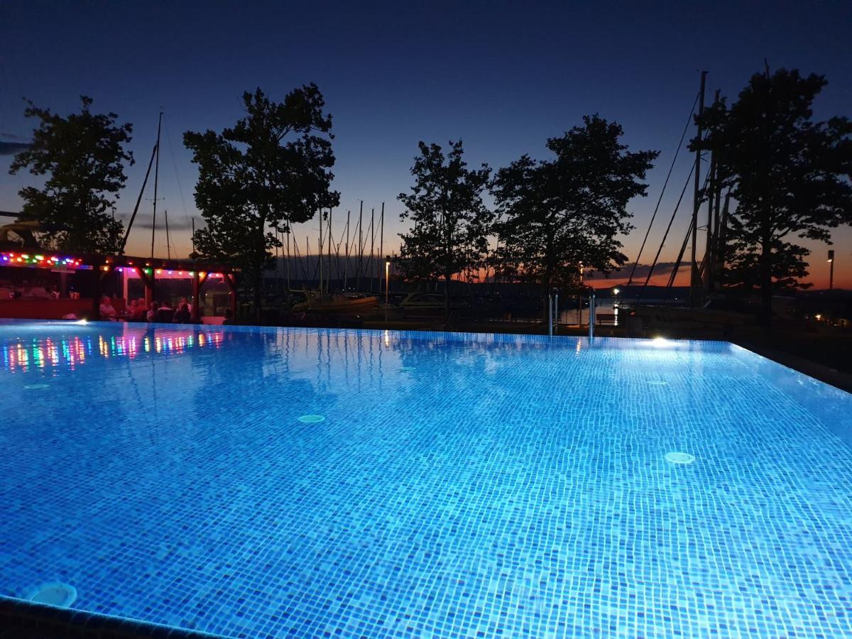 Butique Apartman Balatonlelle Exterior photo