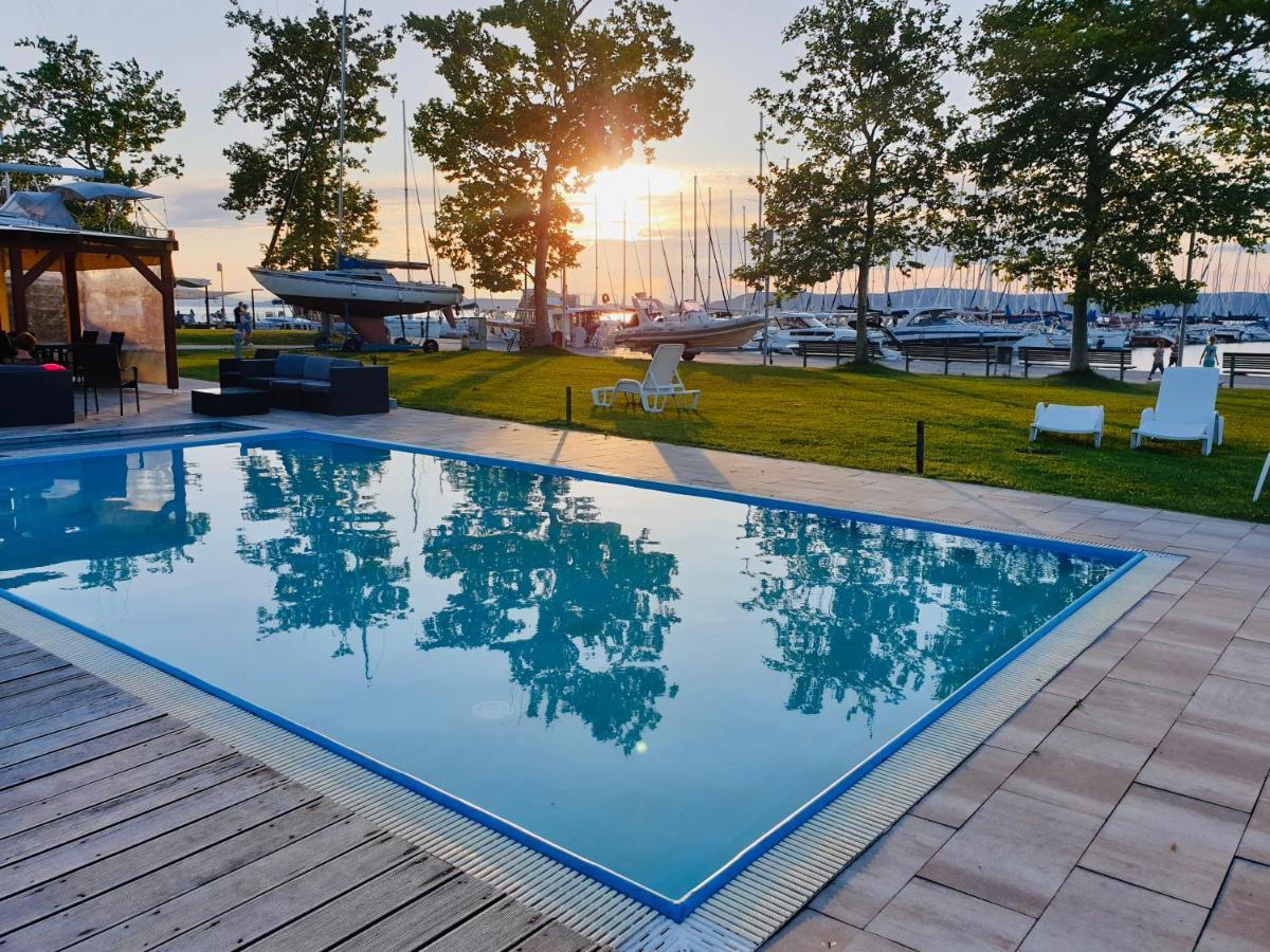 Butique Apartman Balatonlelle Exterior photo
